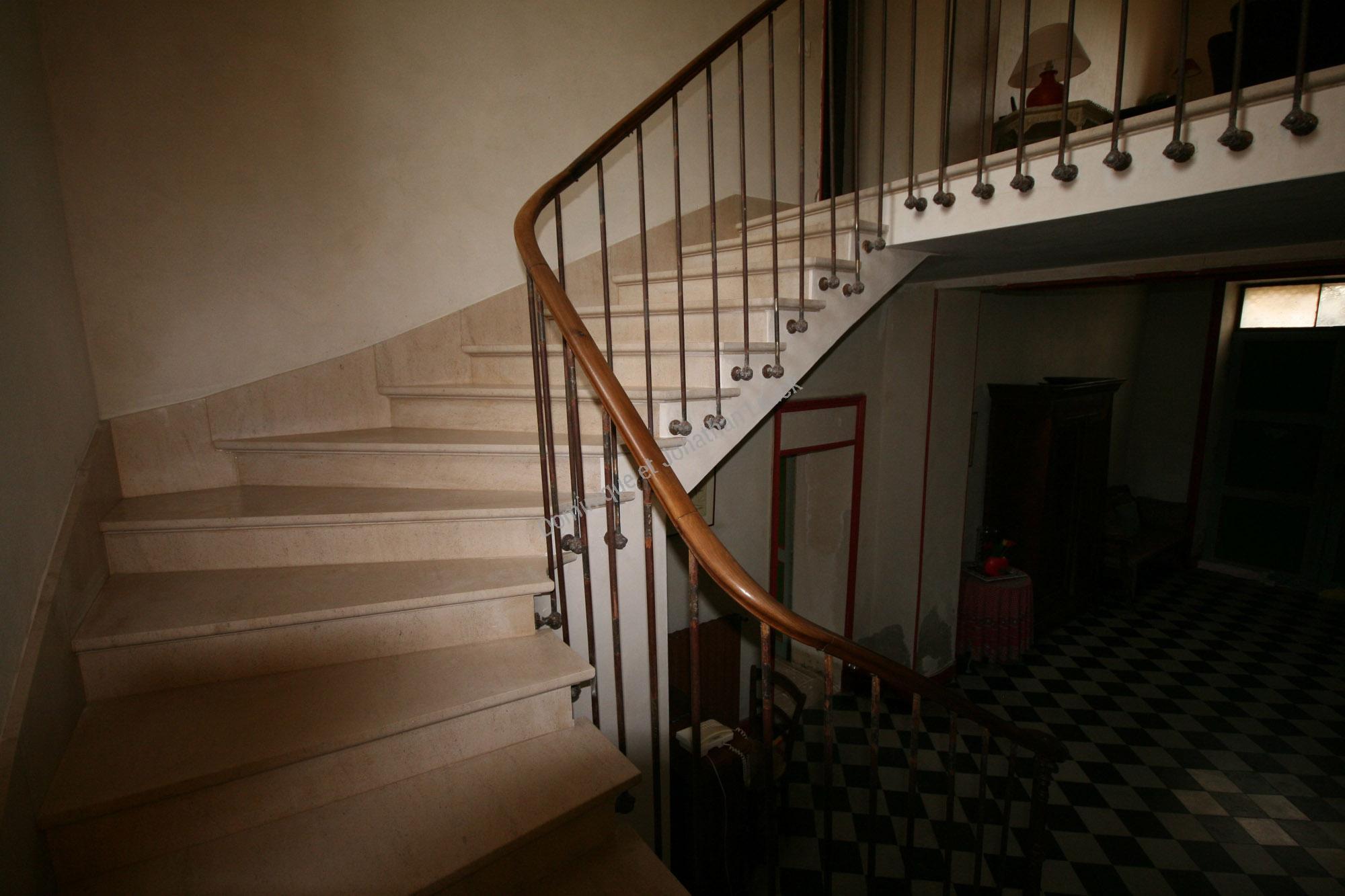 Escalier en pierre de Bourgogne