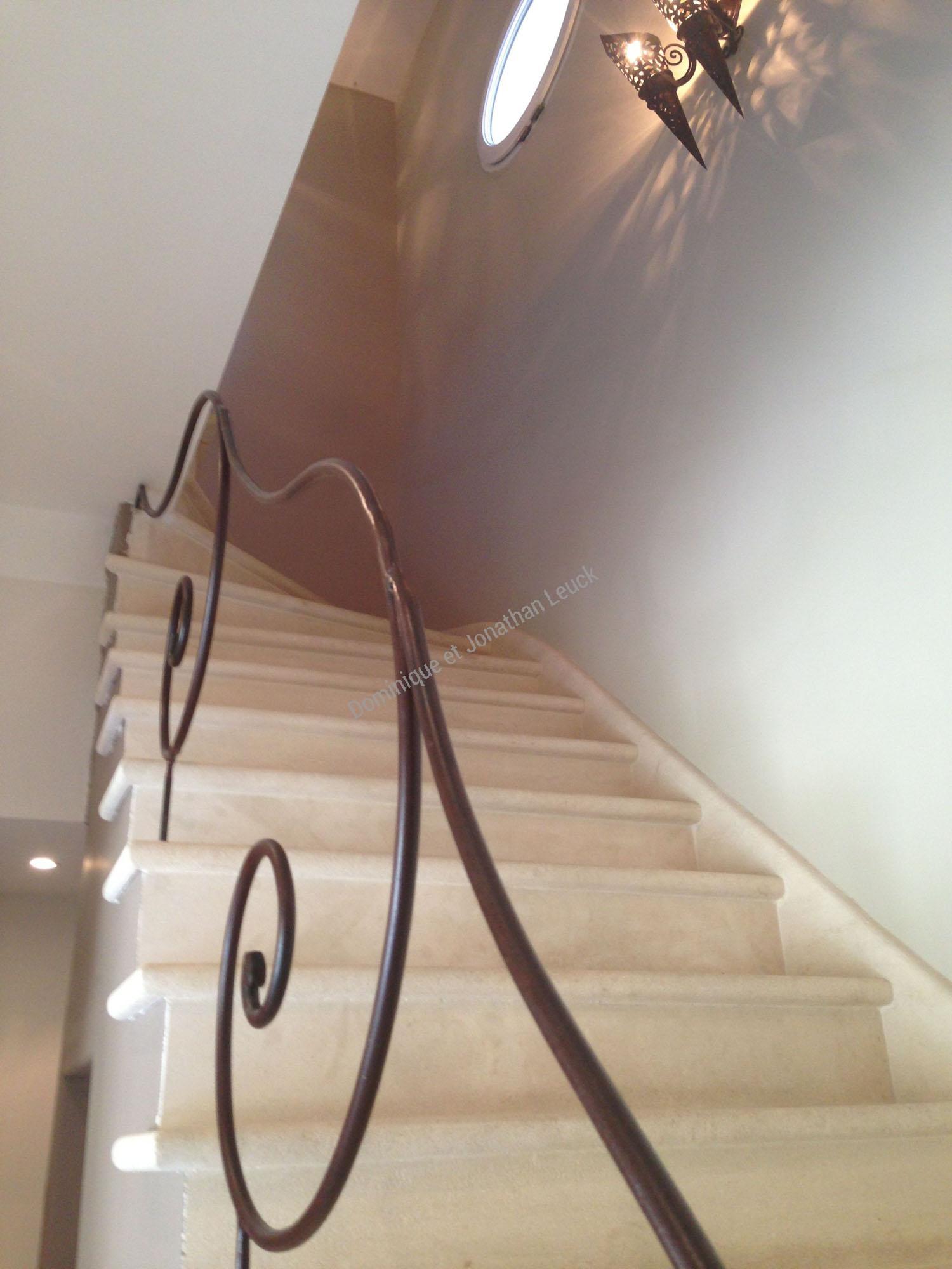 Escalier en placage en pierre d'Estaillades