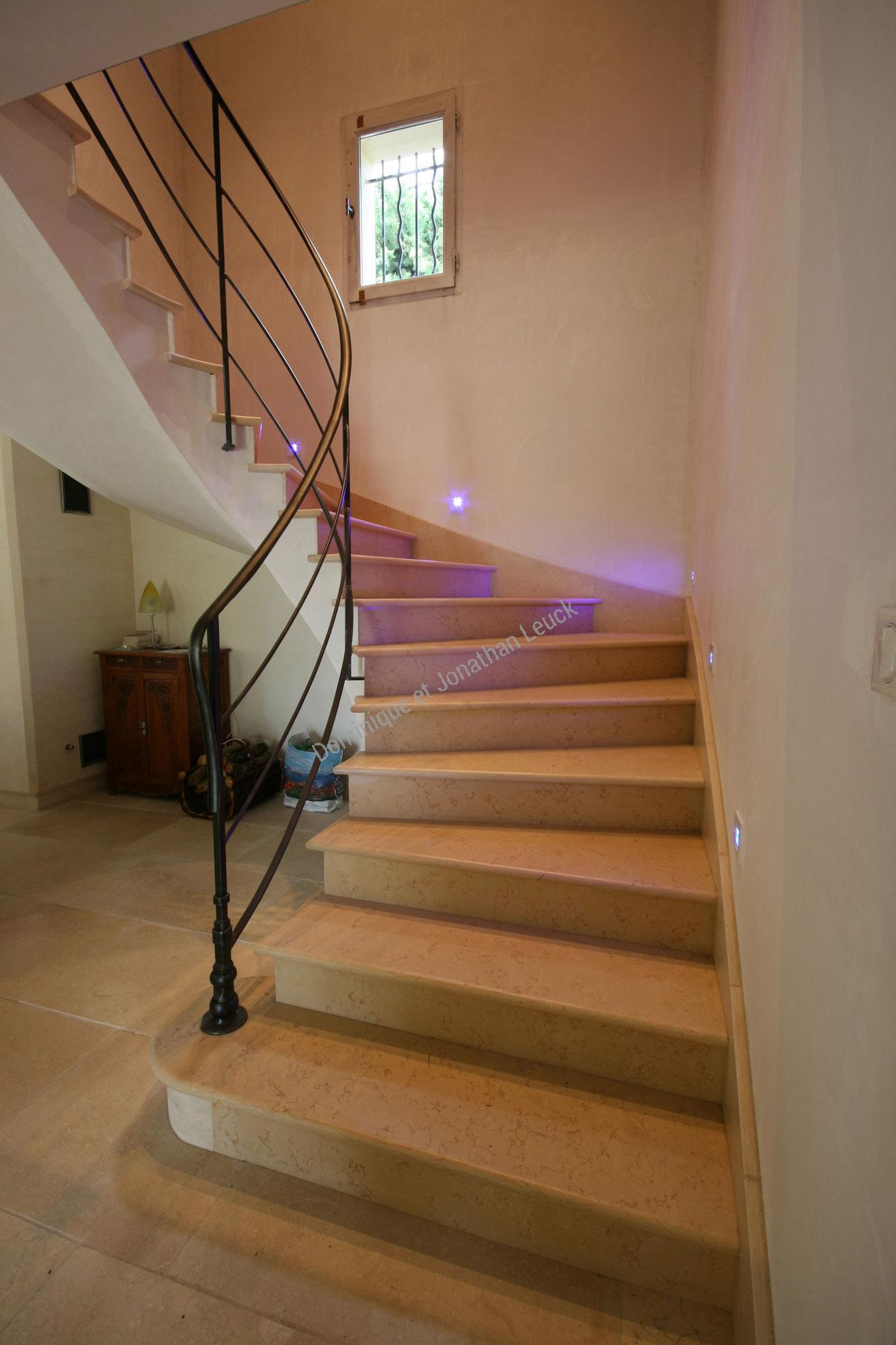 Escalier en placage en marbre 