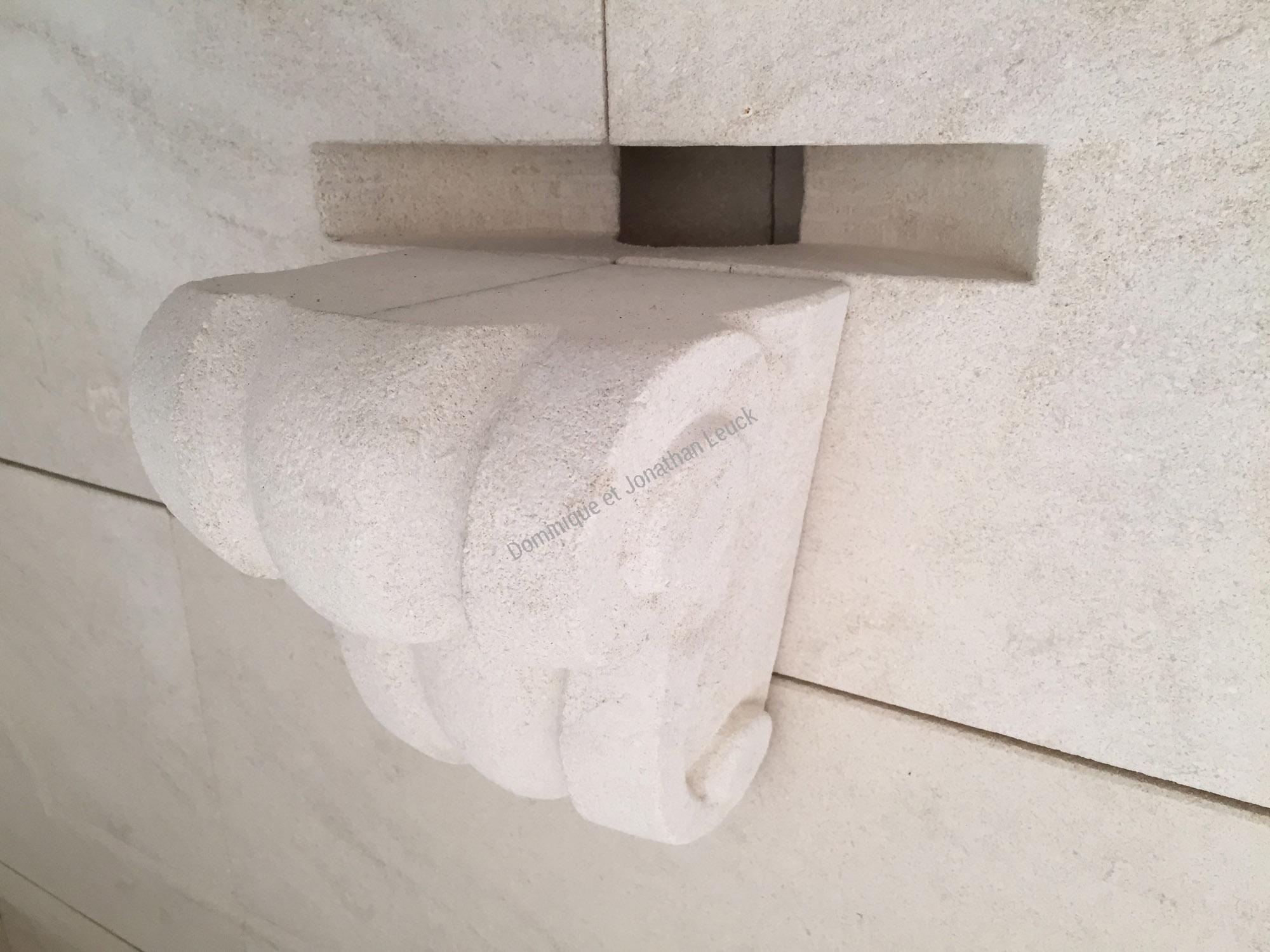 Fontaine murale sur-mesure en pierre d'Estaillades