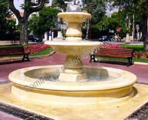 Fontaine circulaire Marignane en pierre d'Estaillades