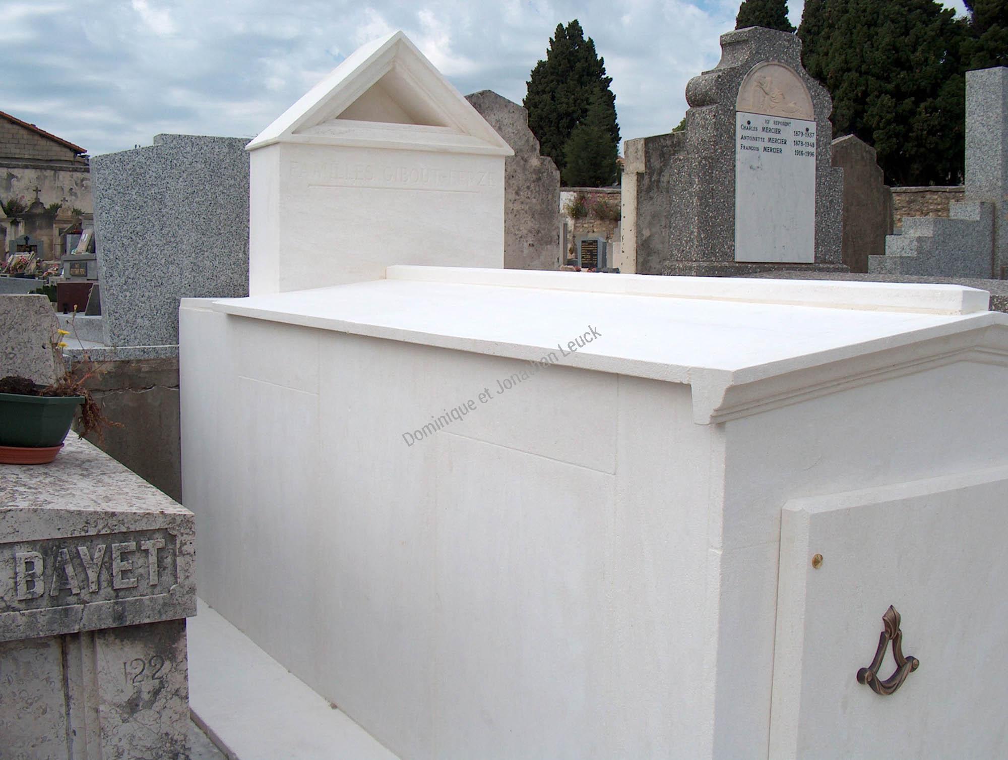 Habillage d'un monument funéraire