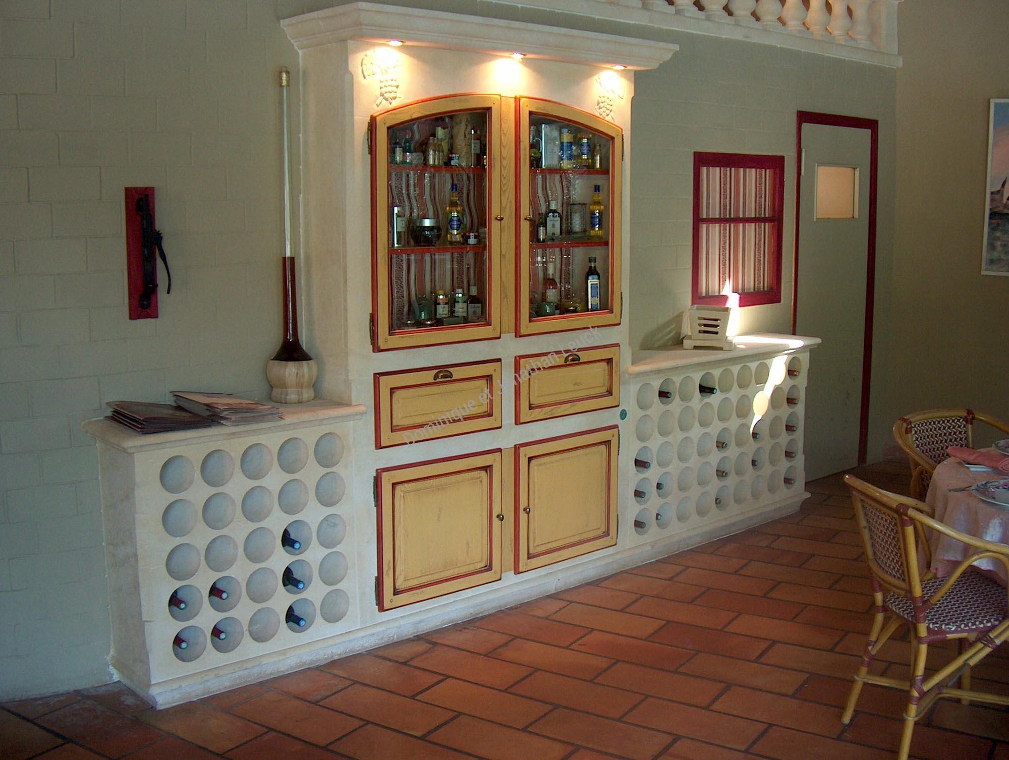 Armoires en pierre d'Estaillades