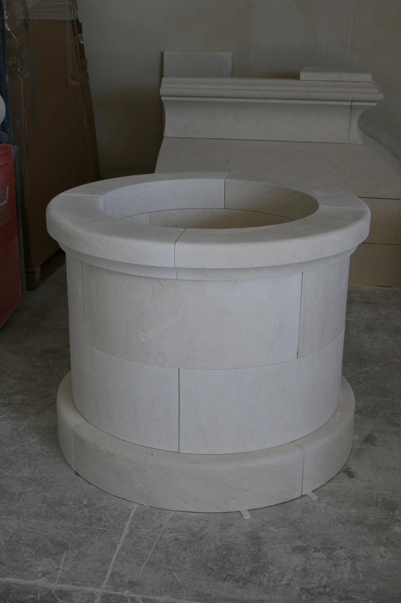 Puits ou vases en pierres