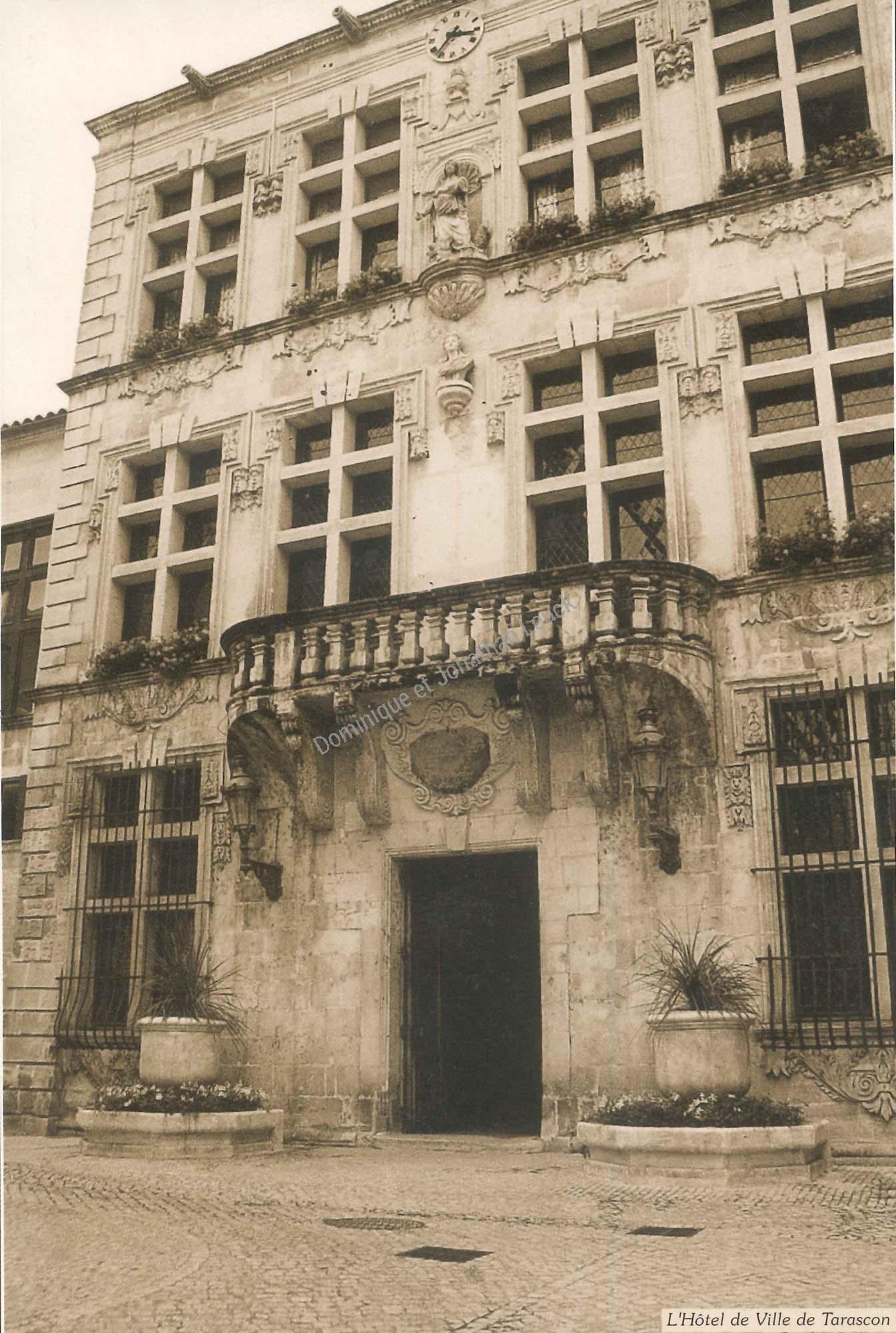 Puits ou vases en pierres