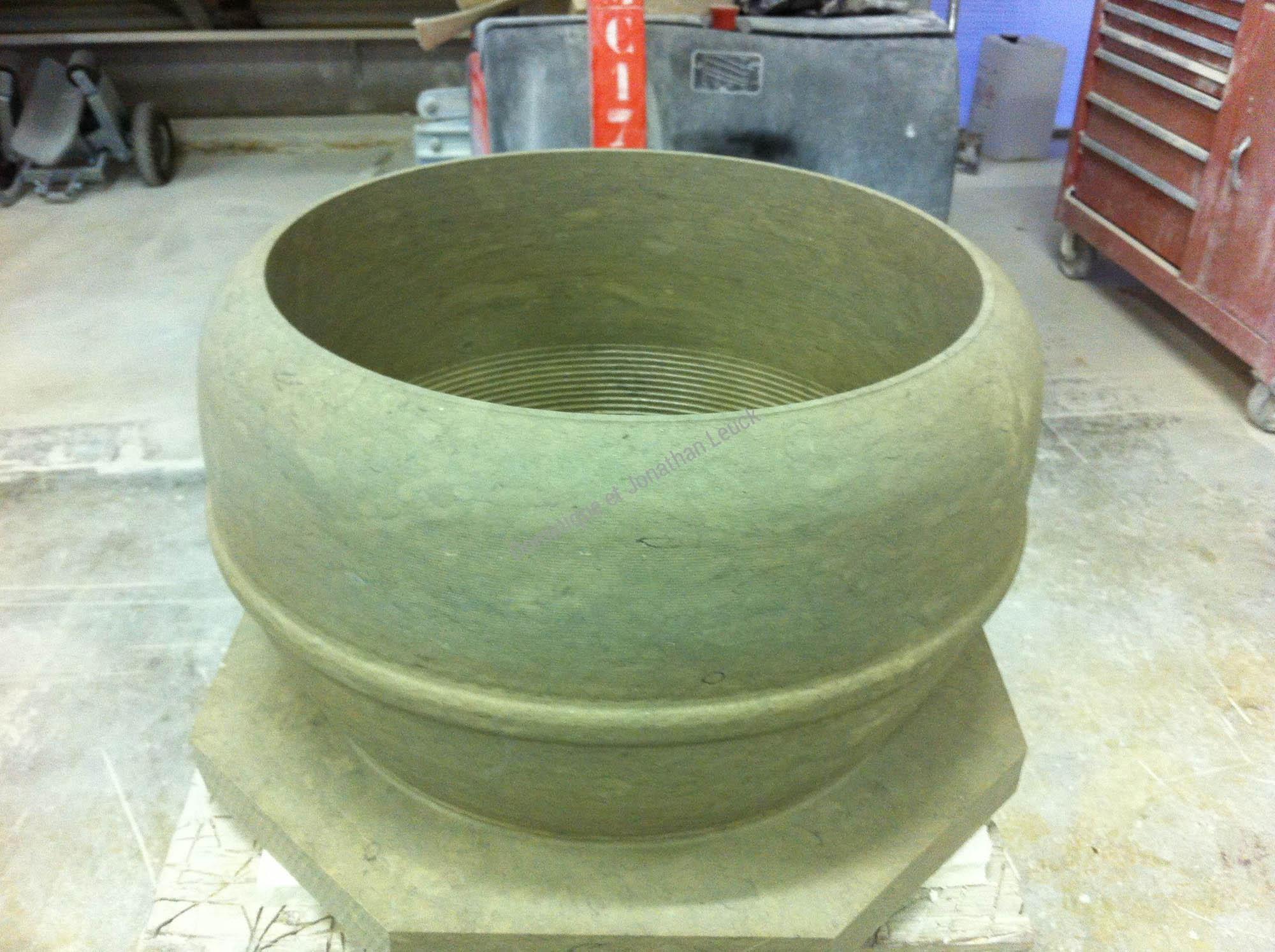 Puits ou vases en pierres