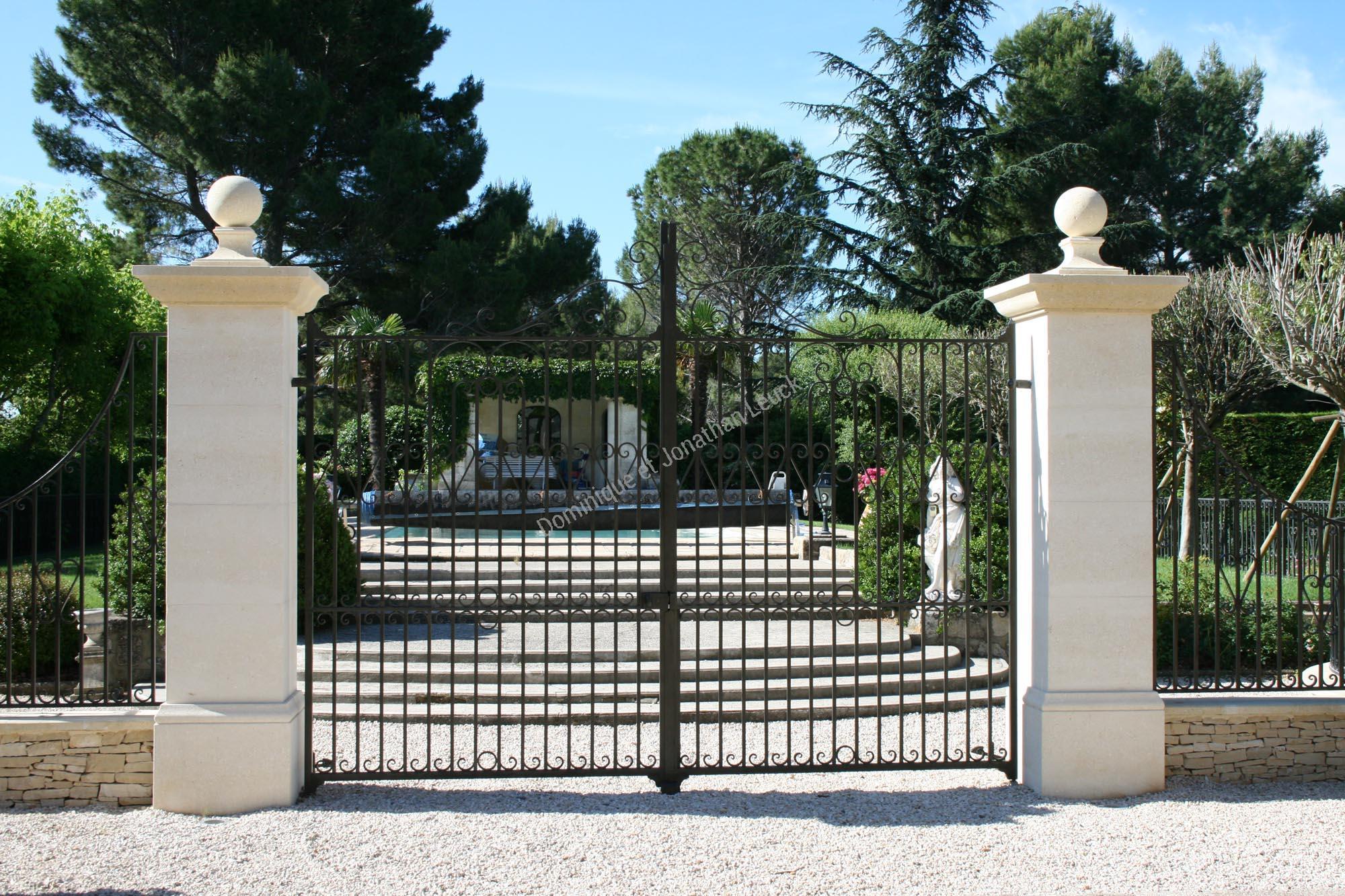 Piliers de portail en pierre