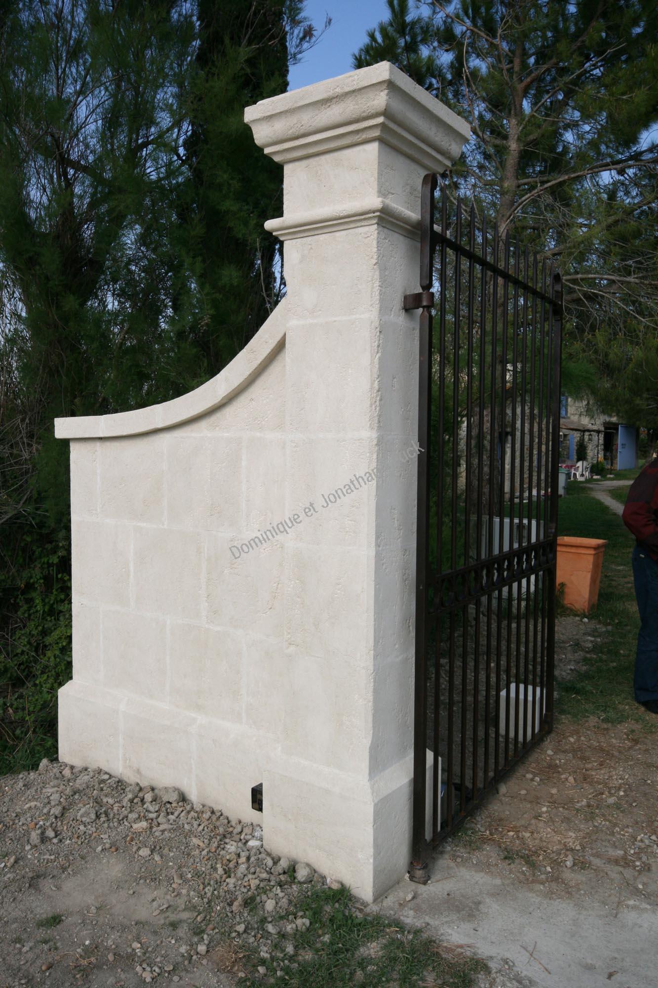 Piliers de portail en pierre