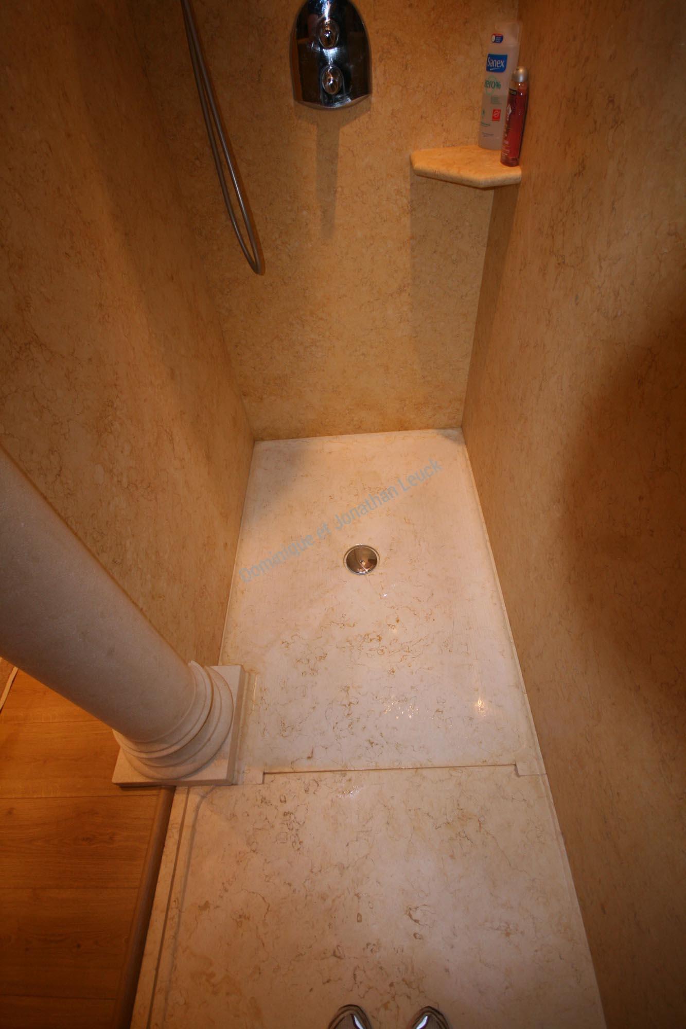 Receveur de douche avec plage d'entrée massif