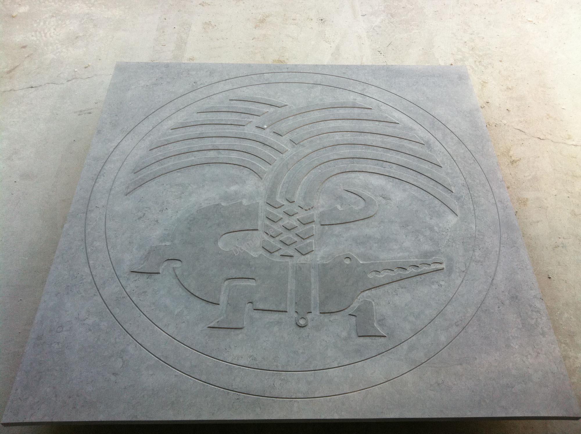 Gravures et bas-reliefs en pierre