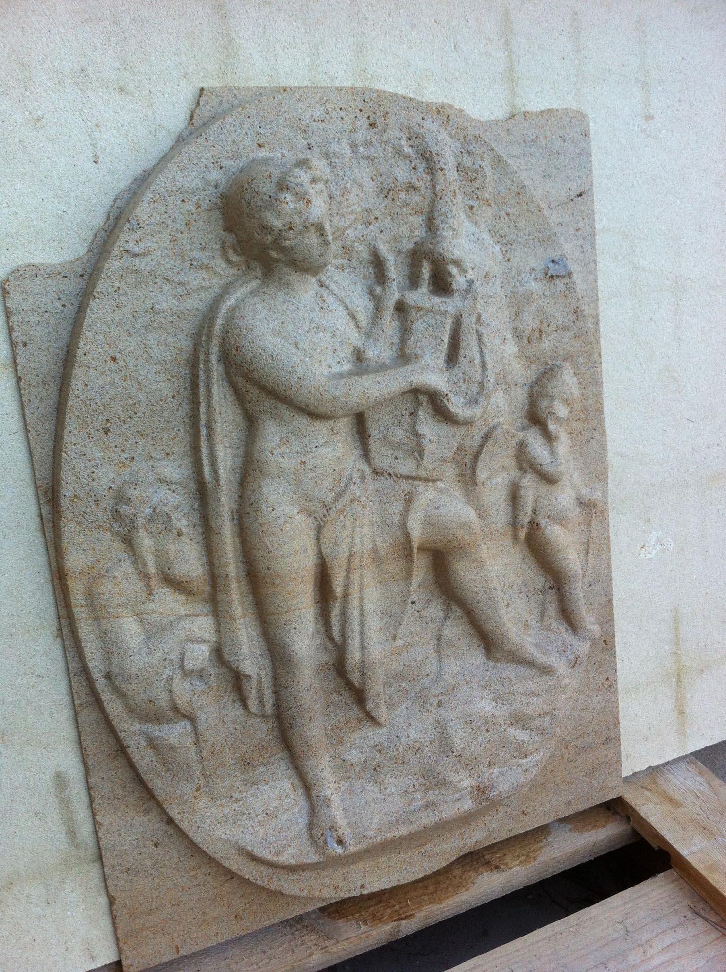 Sculptures et bas-reliefs en pierre