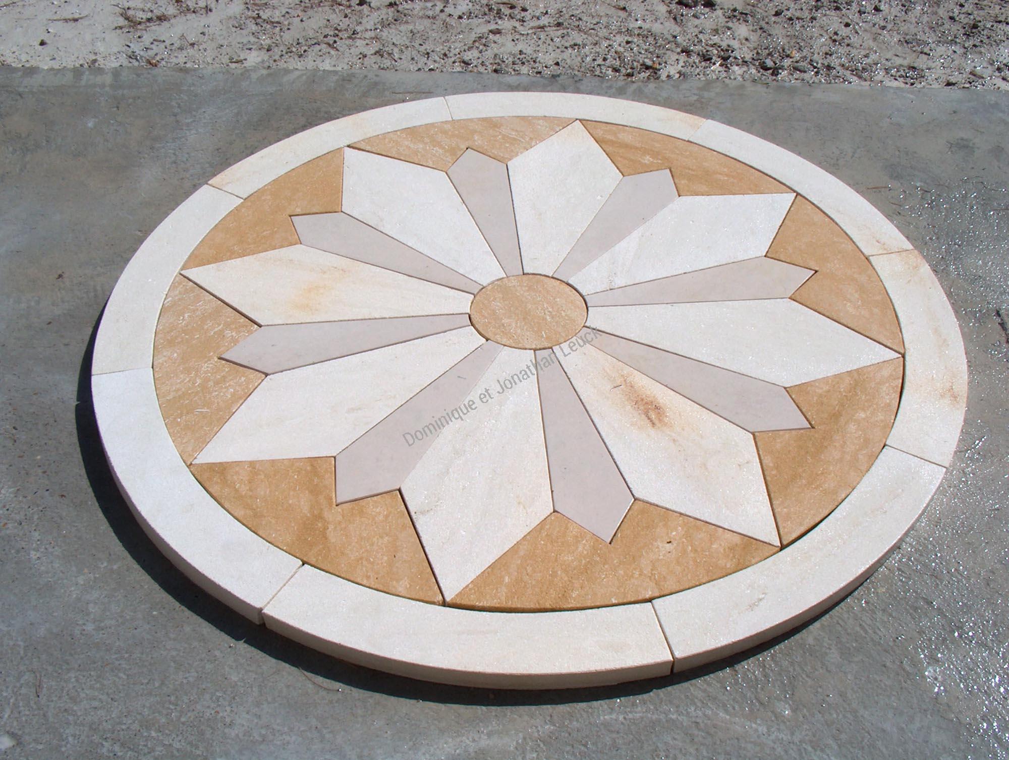 Sculptures et bas-reliefs en pierre