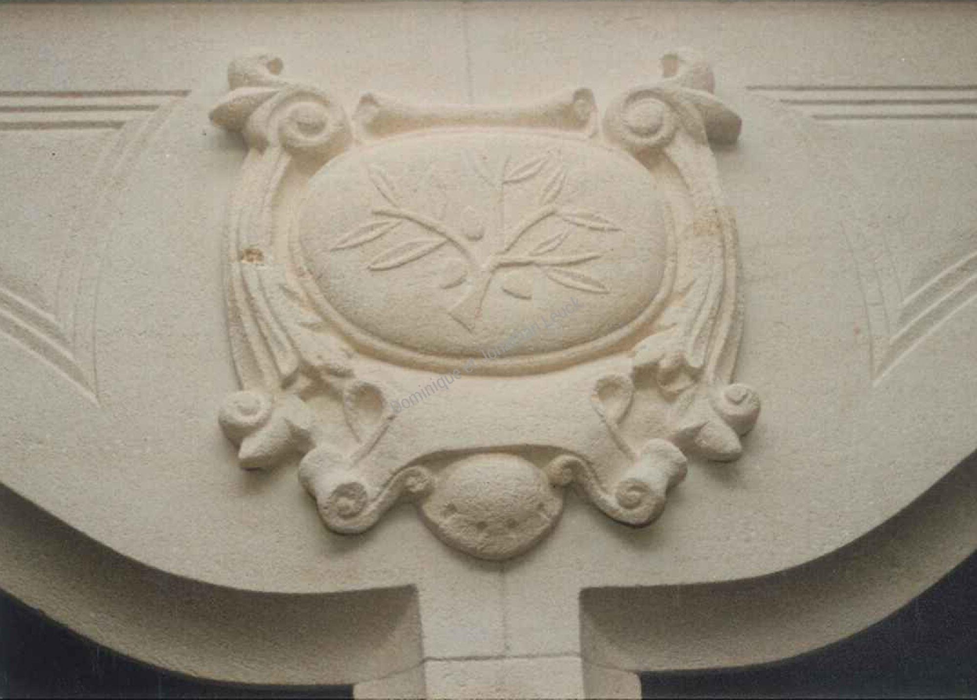 Sculptures et bas-reliefs en pierre