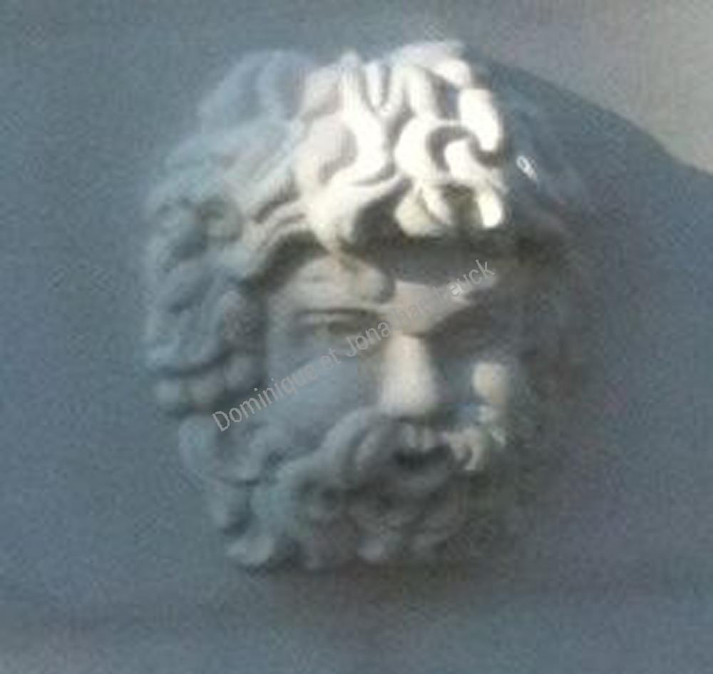 Sculptures et bas-reliefs en pierre