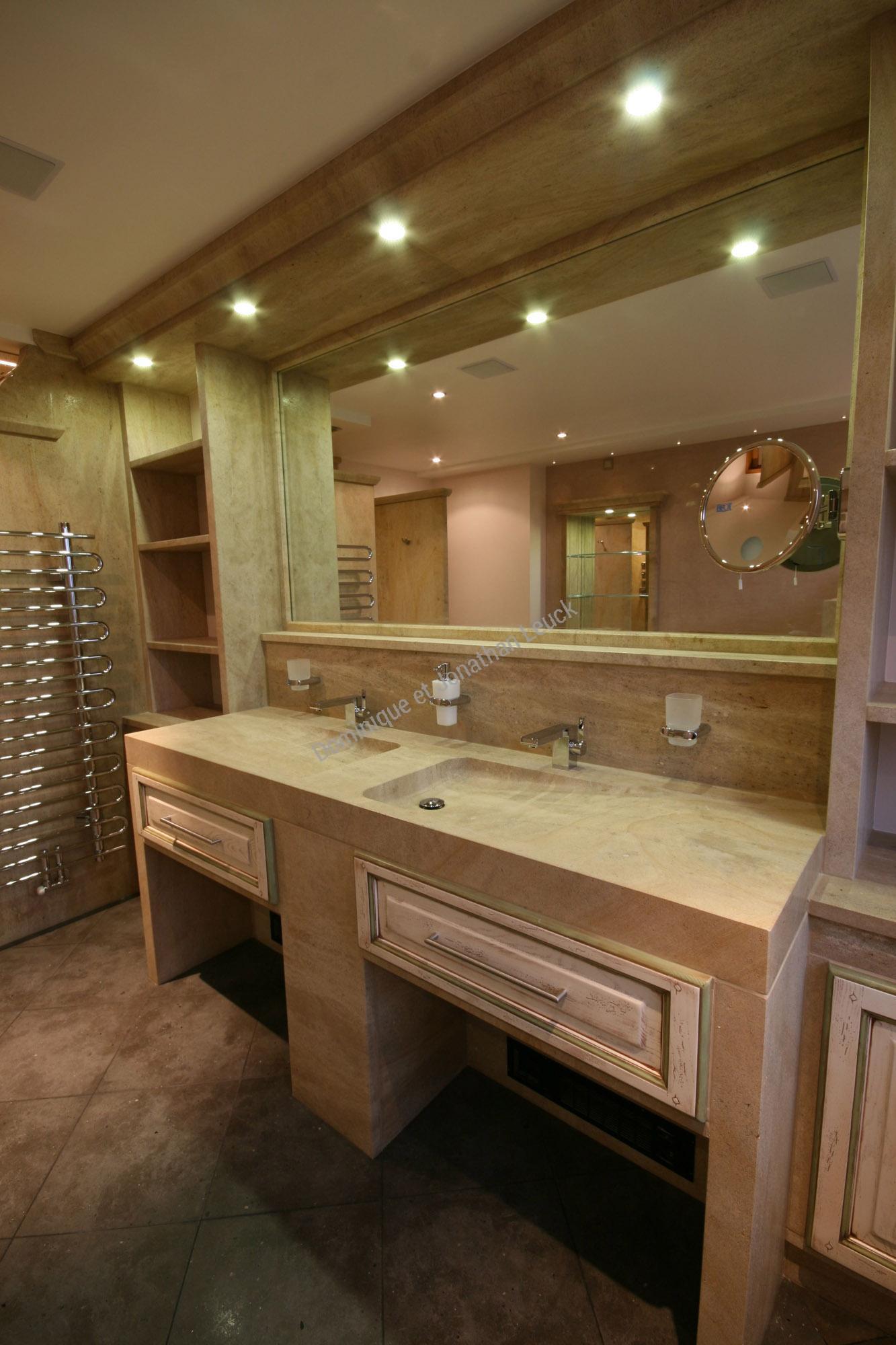 Salle de bains en pierre de Bourgogne