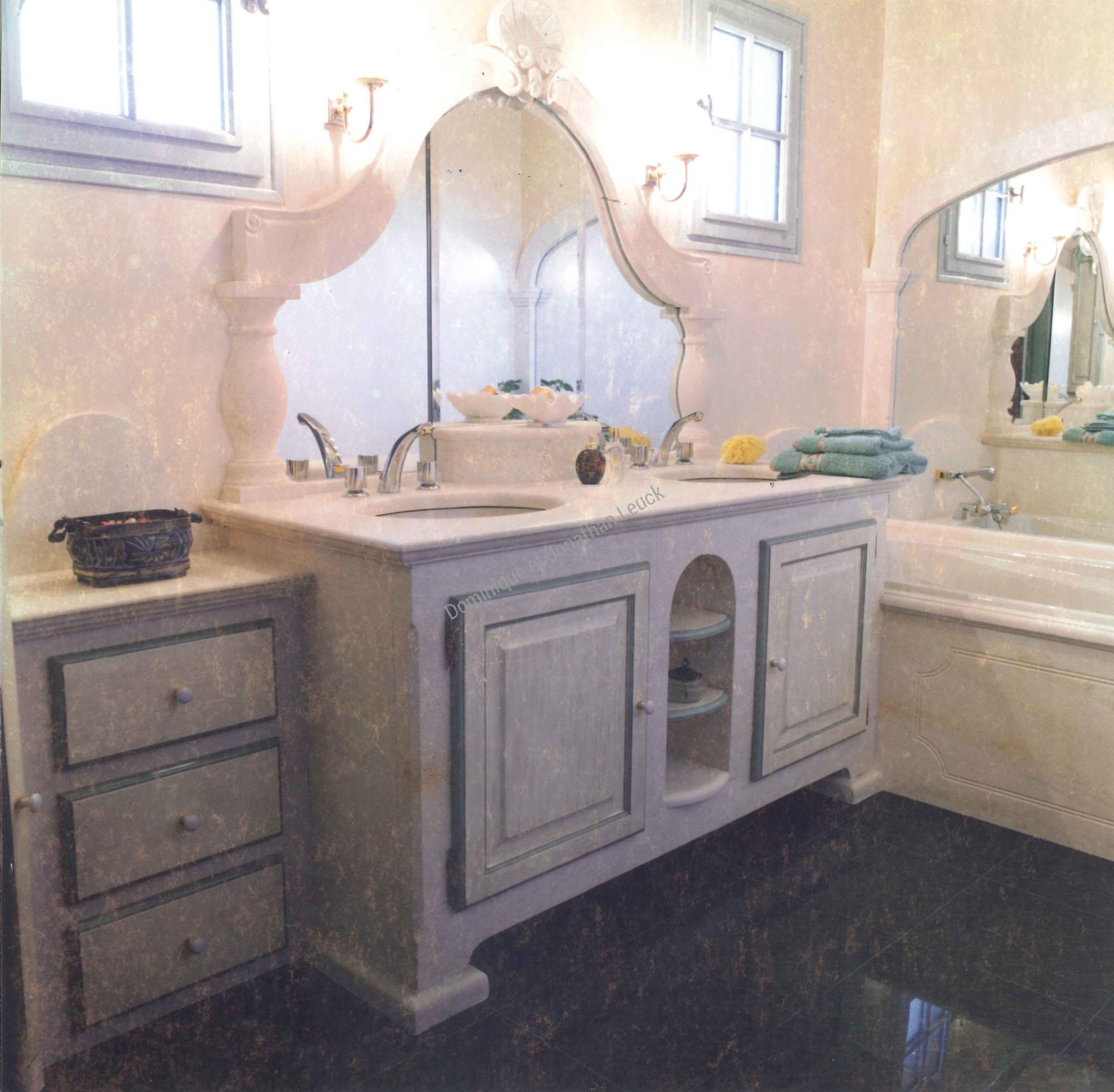 Meuble salle de bains en pierre d'Estaillades