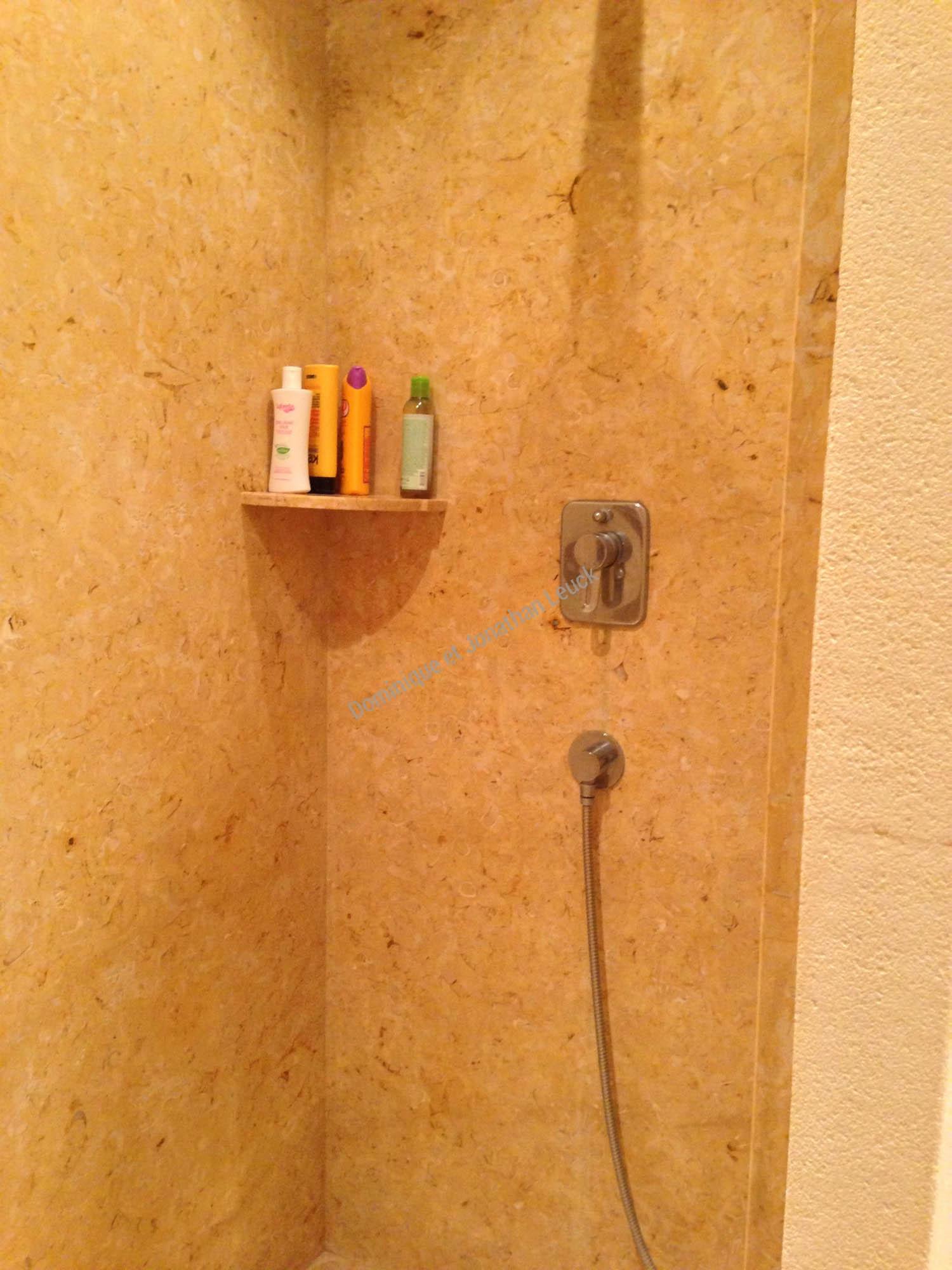 Tablette d'angle suspendue