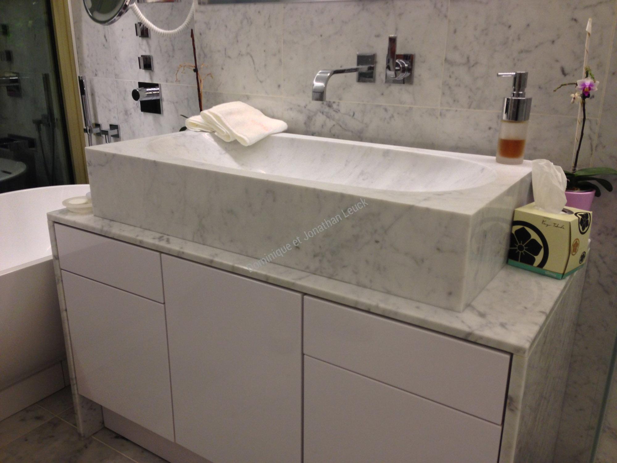 Salle de bains en marbre de Carrare