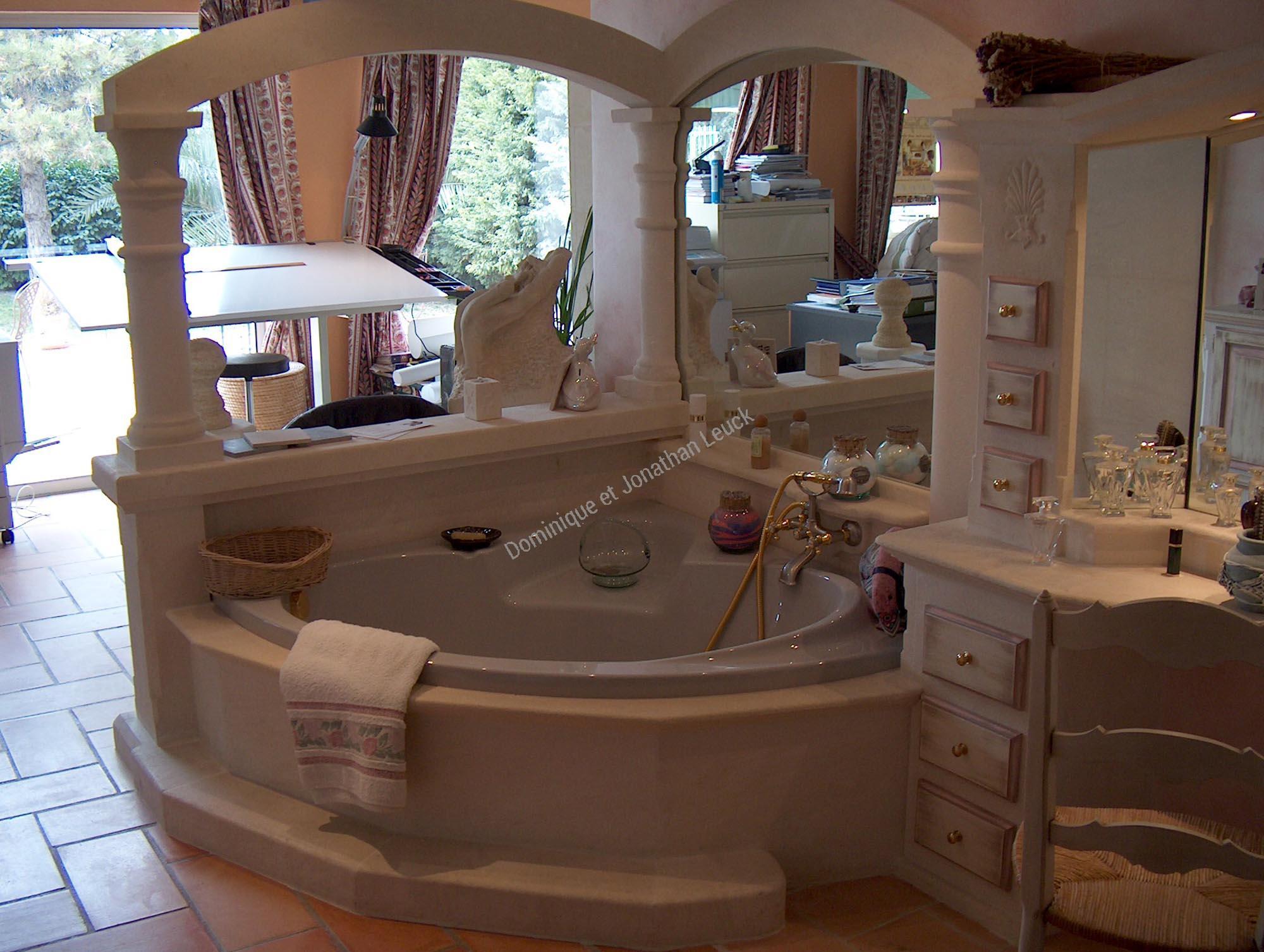 Meuble salle de bains en pierre d'Estaillades