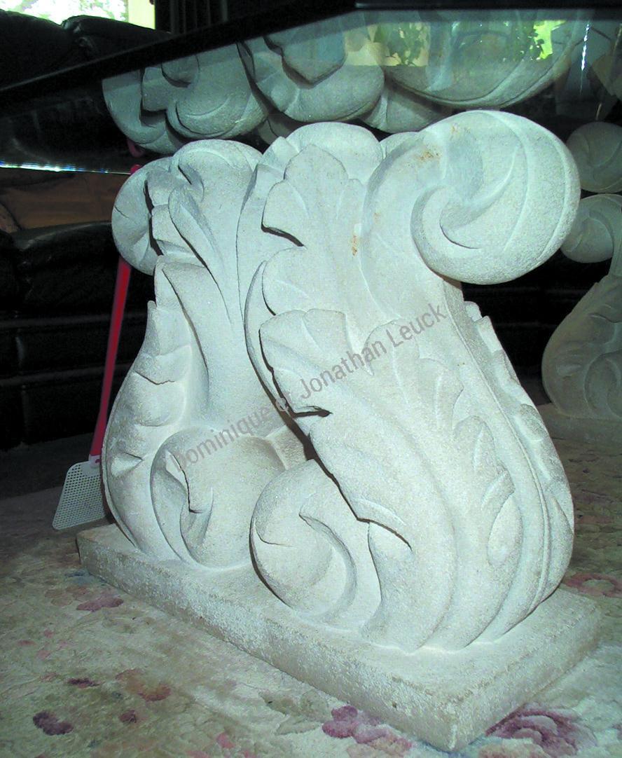 Pieds de table en pierre d'Estaillades