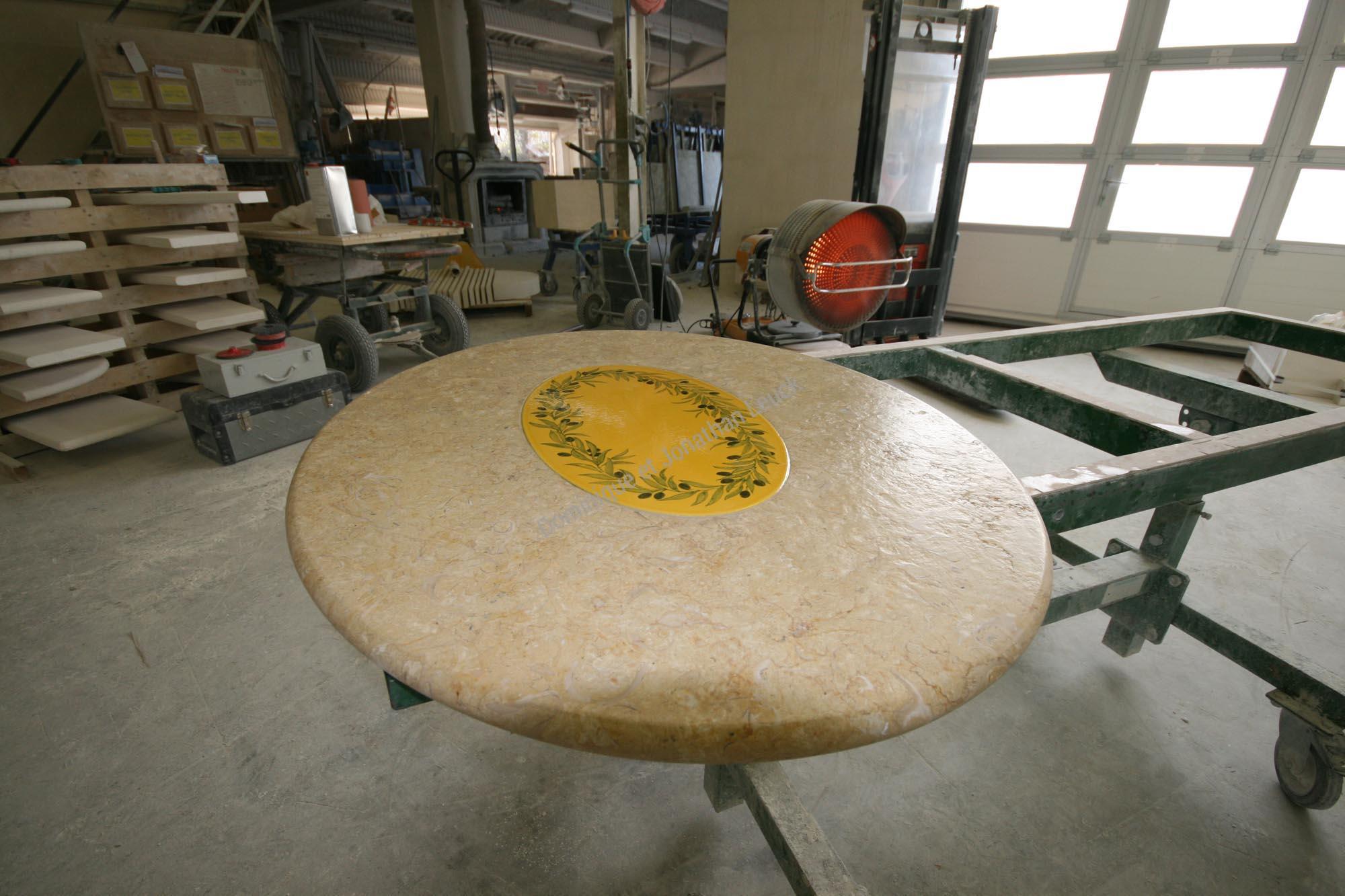 Plateau de table en pierre de Bourgogne